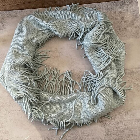 NWT Anthropologie Mint Green Silver Shimmer Fringed 27 x 17 Loop Eternity Scarf - Picture 2 of 5
